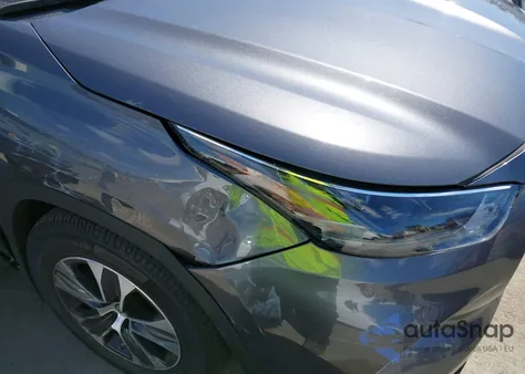 2021 Toyota Highlander Xle z USA, uszkodzony, nr VIN 5TDHZRAH8MS521018